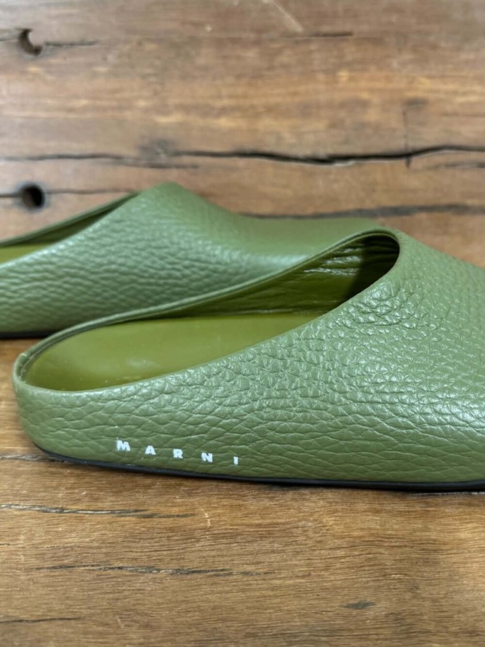 Marni Leather Fussbett Sabot Mules in olive green-Men's Size EU 40-